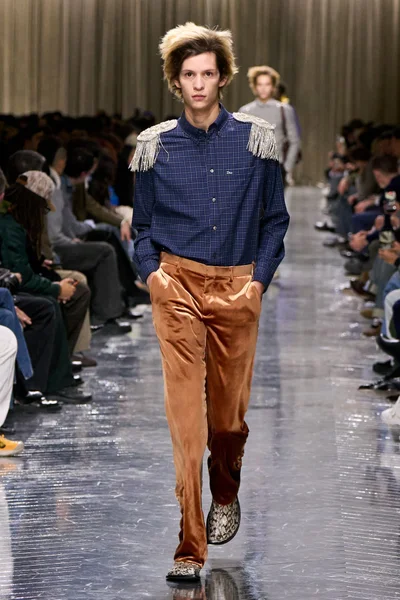 Look 60